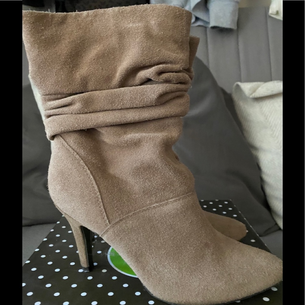 kelly&katie mid beige boots